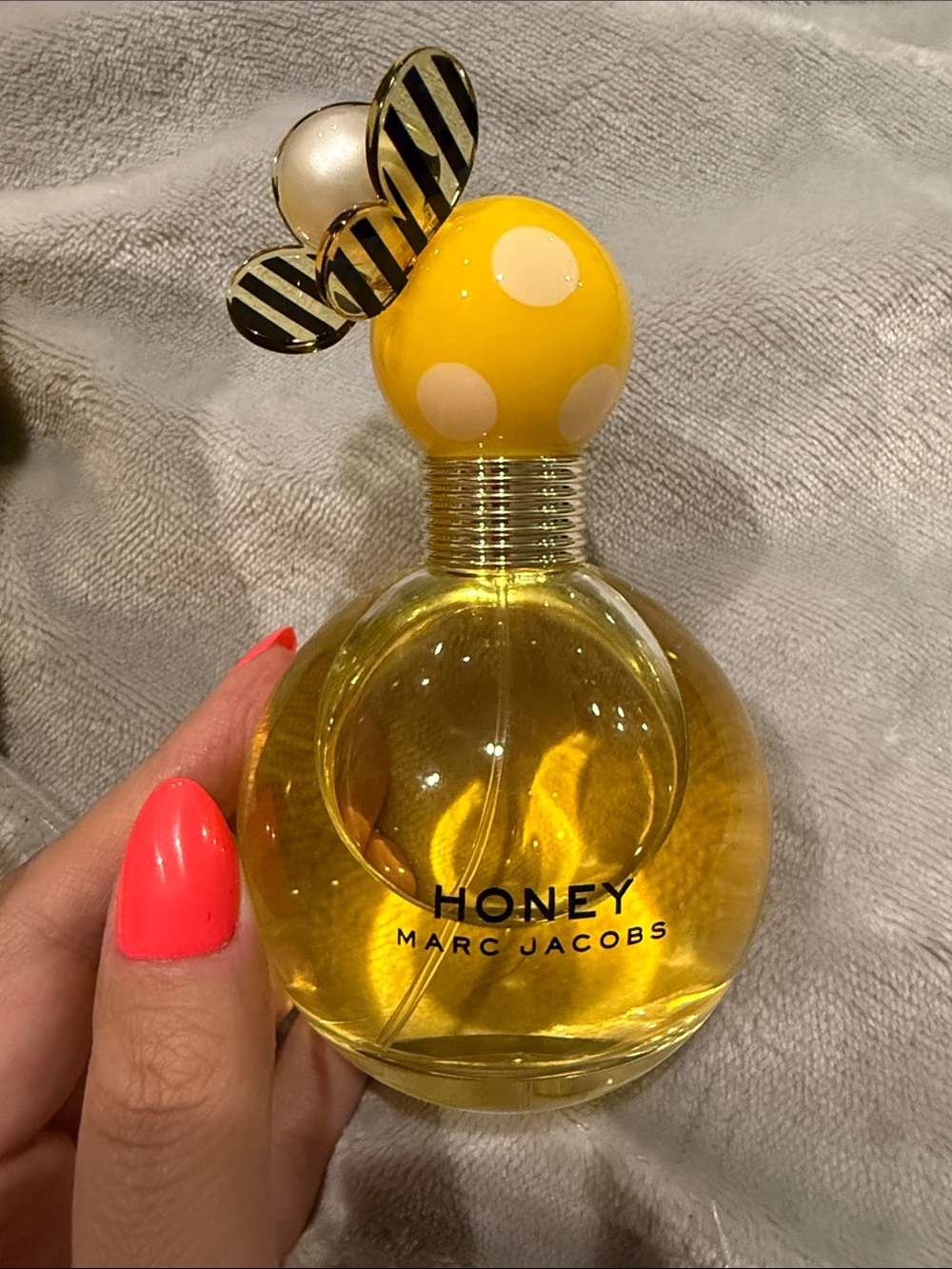 🐝 🍯 Marc Jacobs Honey EDP - Yellow with Adorable Bee Cap 3.3 oz 100ml - Picture 2 of 5